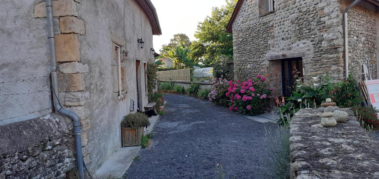 Gite Les Petits Chemins Ledeuix エクステリア 写真