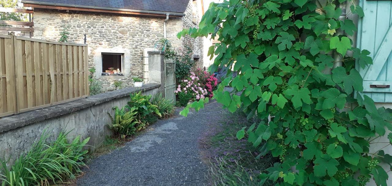 Gite Les Petits Chemins Ledeuix エクステリア 写真